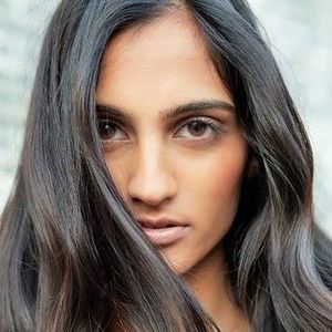 Meet your Posher, Slesha